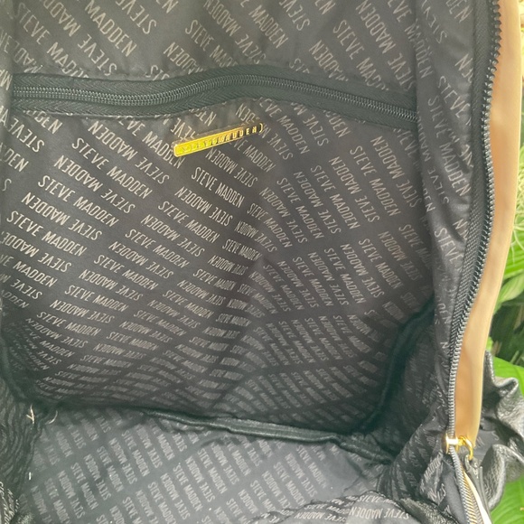 STEVE MADDEN Large Tan/Gold & Black Backpack - Picture 8 of 13